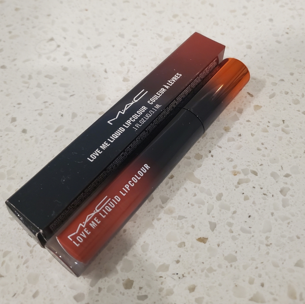 NEW MAC - 483 It's All Me Liquid Lipstick